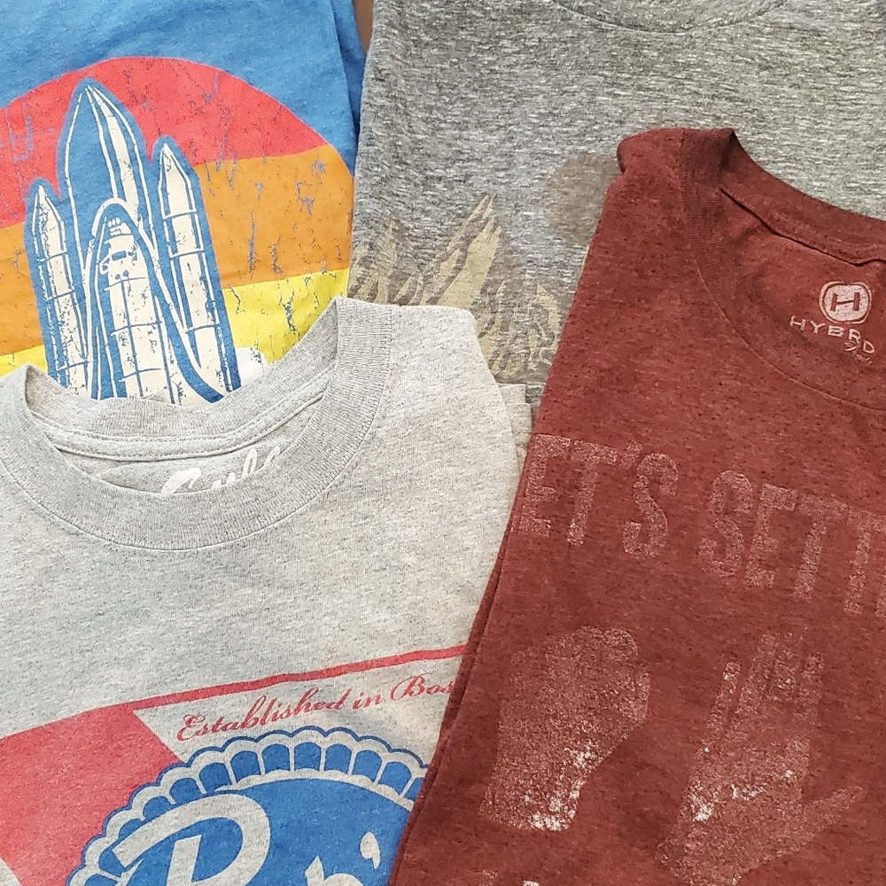 Men's Size Large Graphic Tee bundle